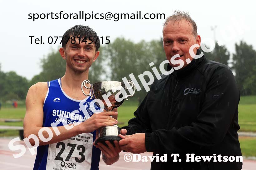 The Jimmy Hedley 800 metres on a very wet Wednesday evening, May 29th, NEGP 2, Monkton Stadium.  Photo: David T. Hewitson/Sports for All Pics